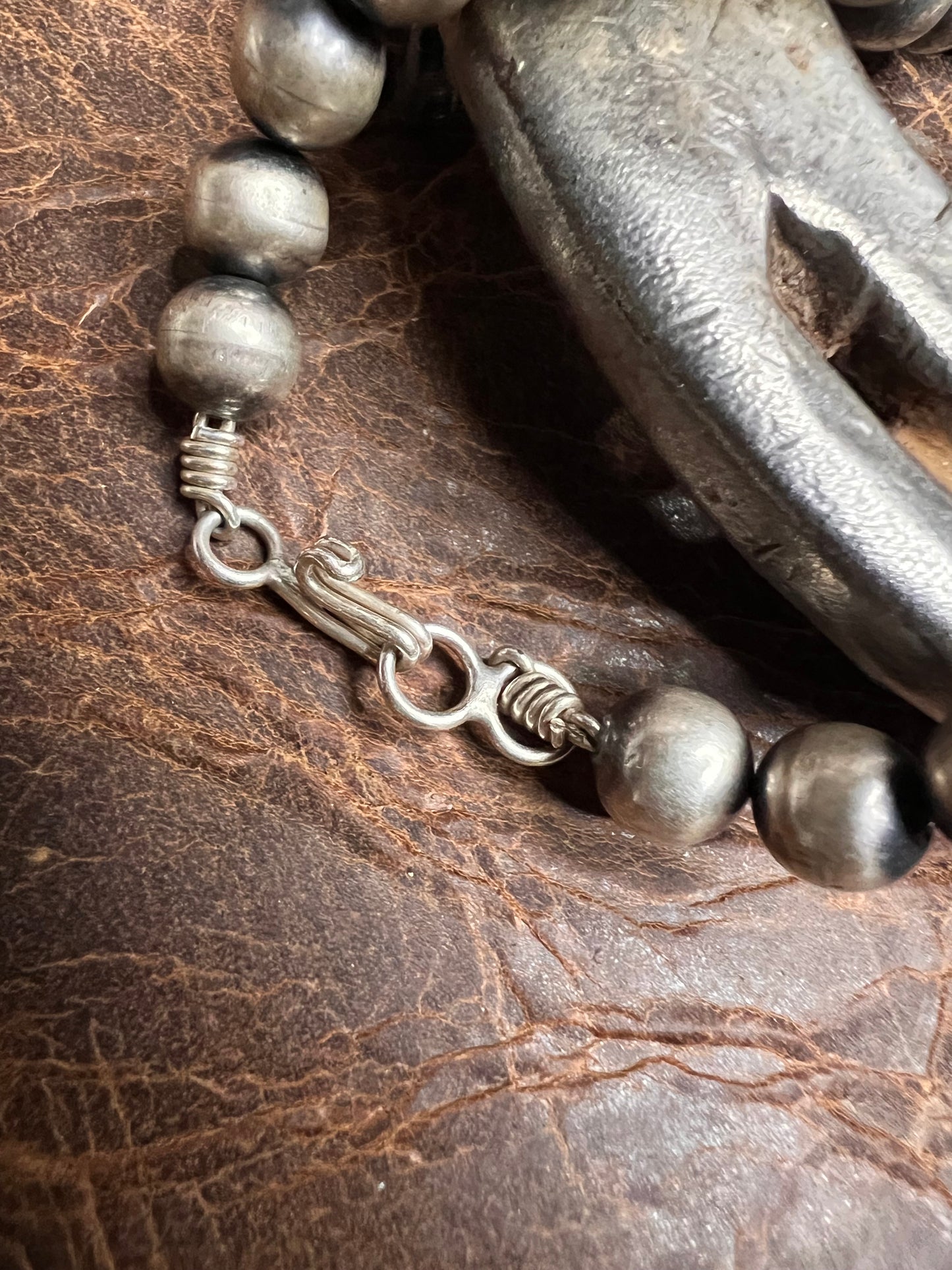 Bryannen Halwood Handmade Navajo Pearls 18β length 8mm Pearls