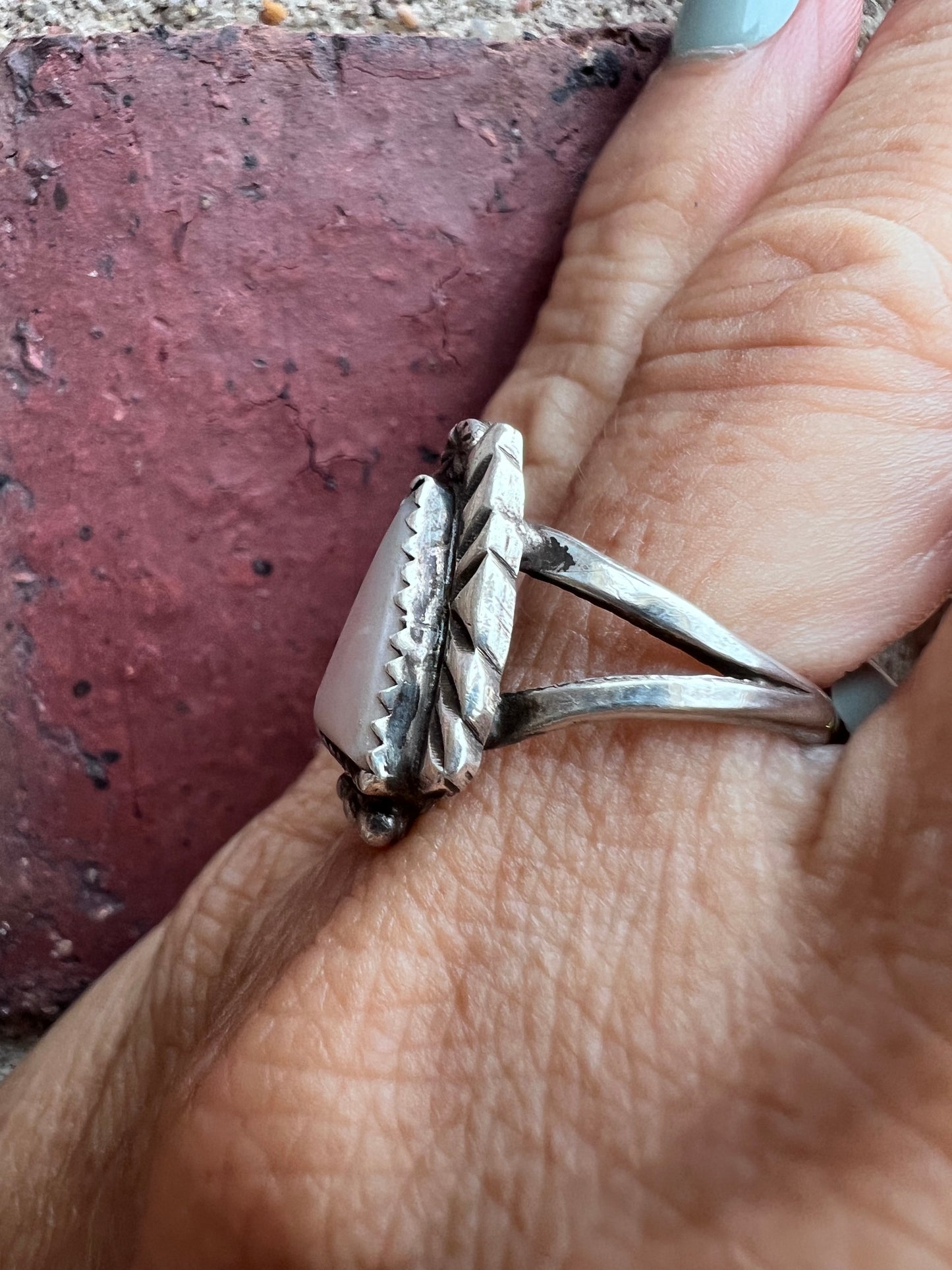 Vintage Native American Handmade Sterling & Mother-of-Pearl Triangle-shaped Ring Sz 7.5