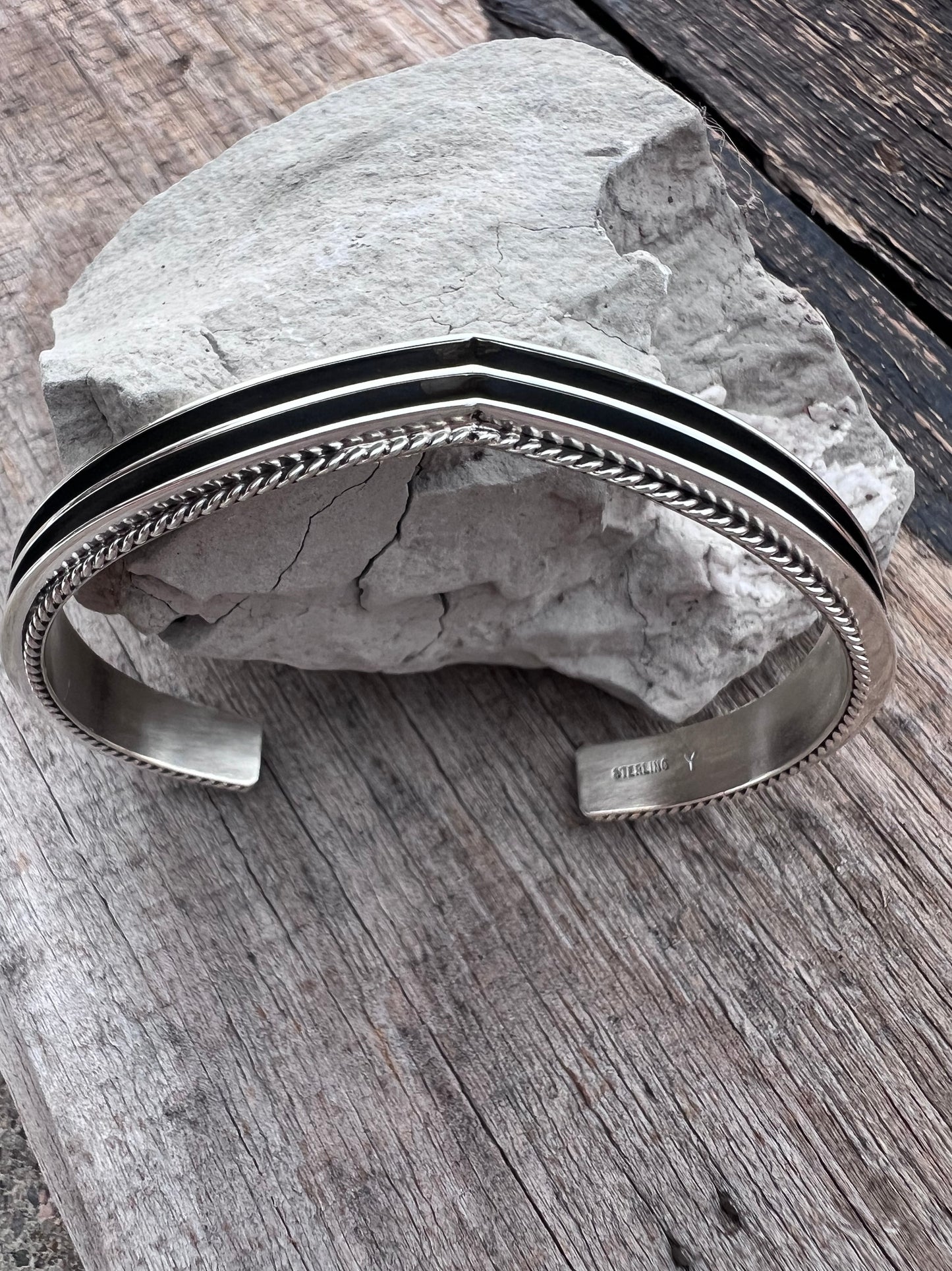 Native American Handmade by Darrell Yazzie- Sterling Cuff Sz 6.75βx 3/8β
