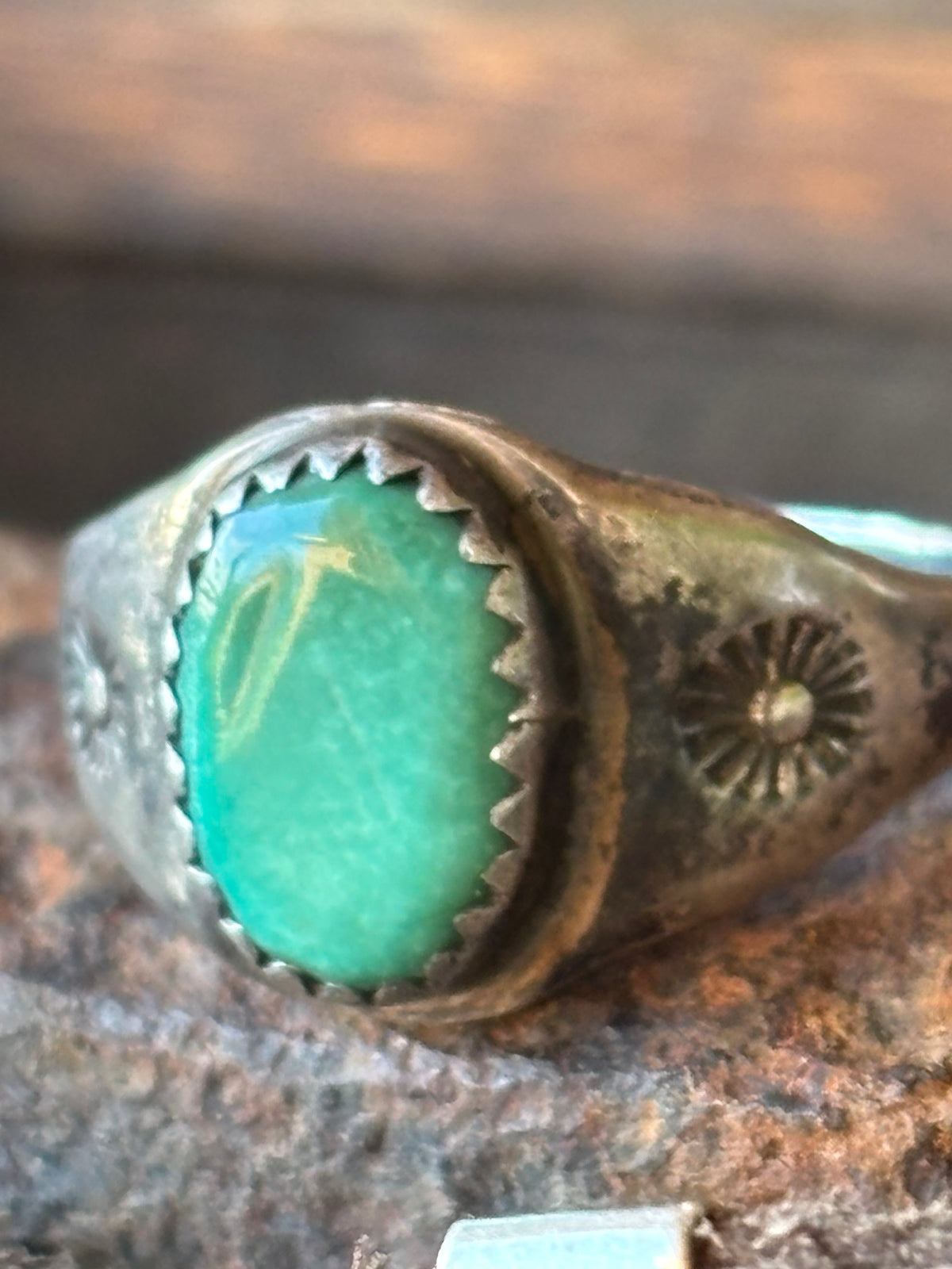 Vintage Native handmade Sterling & Green Turquoise Ring Sz 7 3/4”