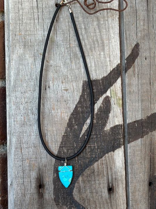 Native Hand Carved Turquoise Arrowhead Pendant Necklace 16”