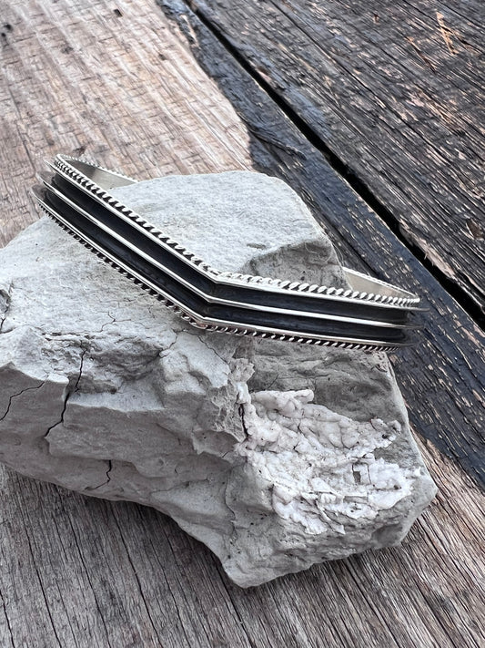 Native American Handmade by Darrell Yazzie- Sterling Cuff Sz 6.75”x 3/8”