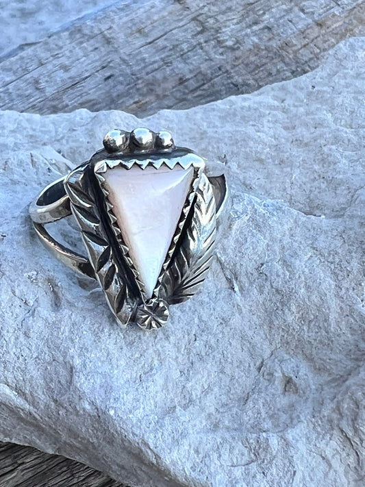 Vintage Native American Handmade Sterling & Mother-of-Pearl Triangle-shaped Ring Sz 7.5