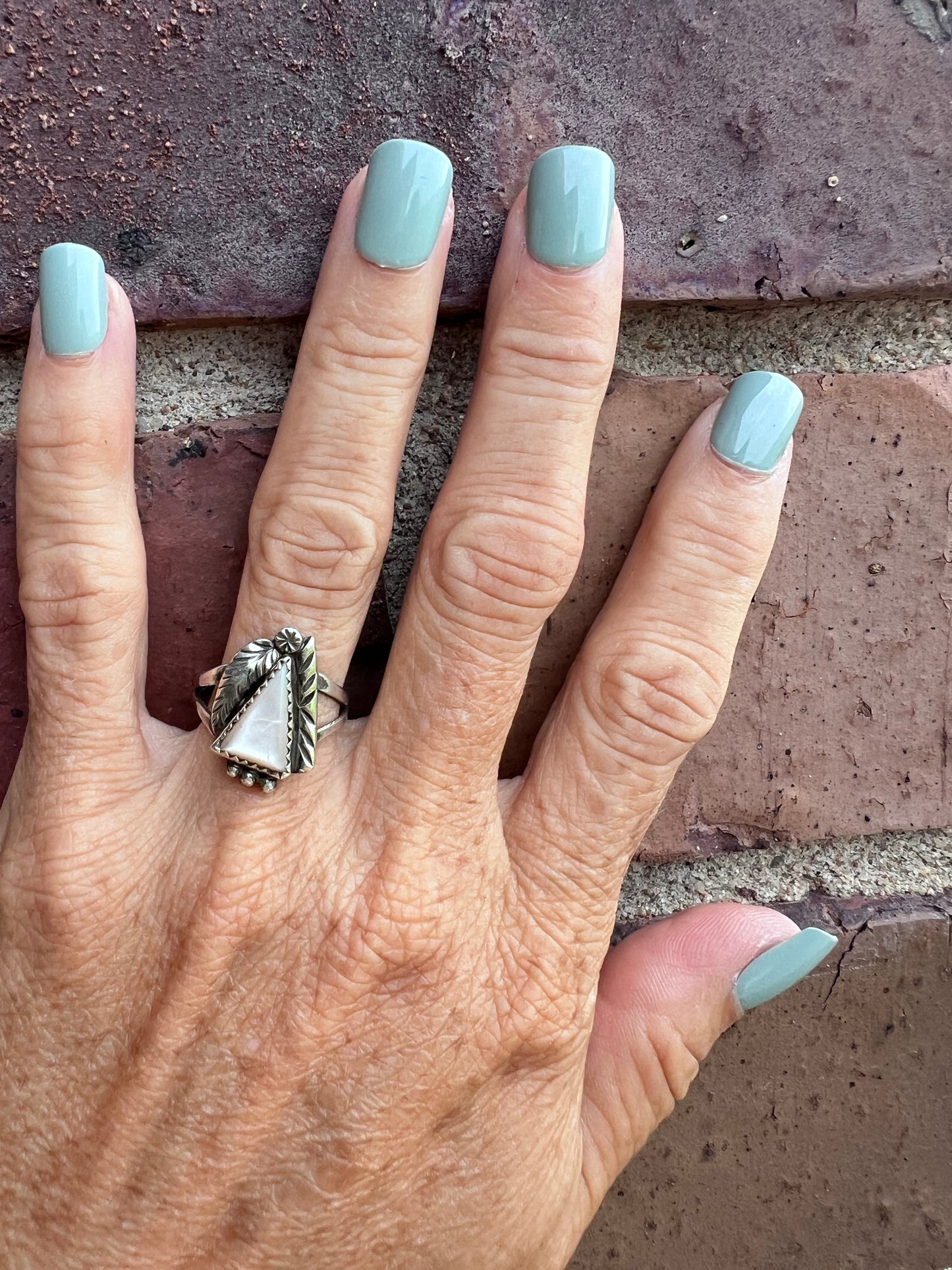 Vintage Native American Handmade Sterling & Mother-of-Pearl Triangle-shaped Ring Sz 7.5